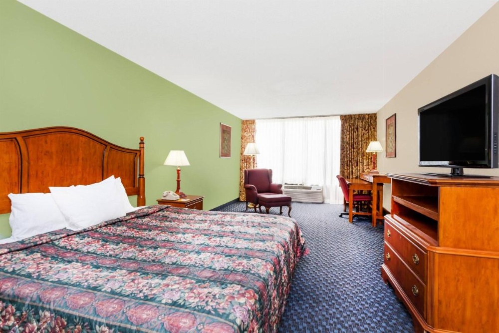 Room image 4