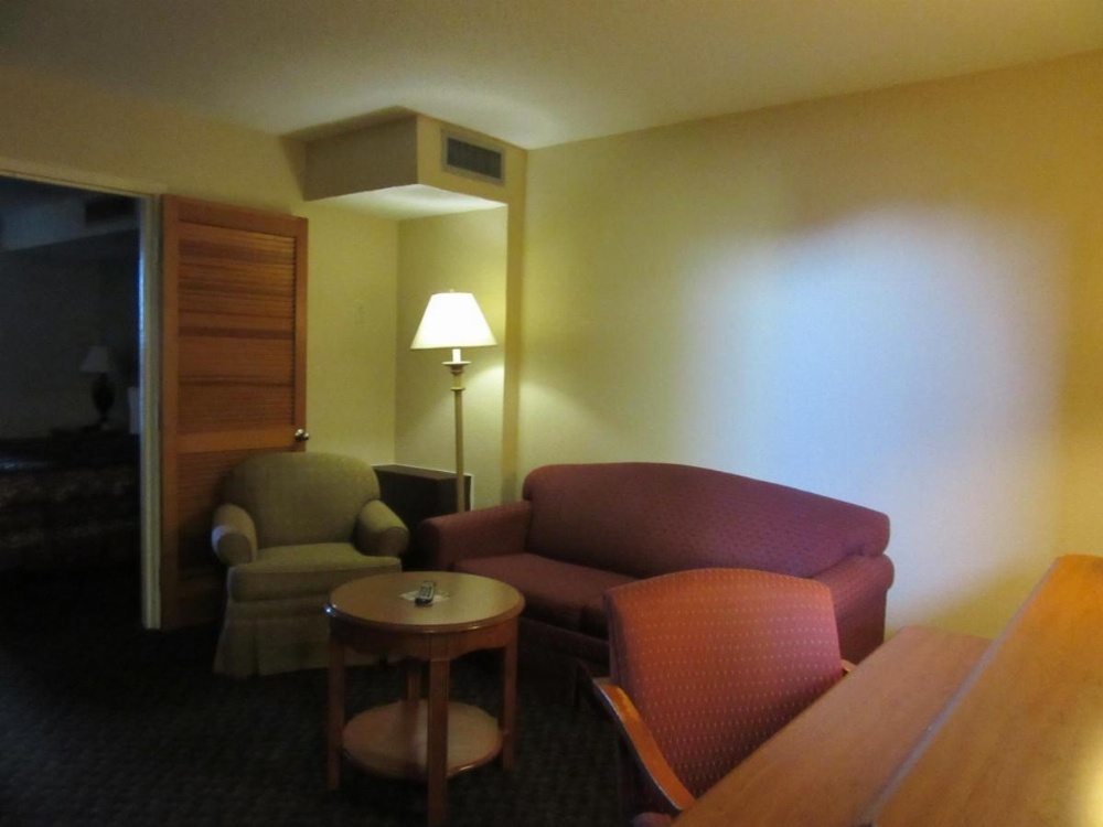 Days Inn & Suites by Wyndham SE Columbia Ft Jackson